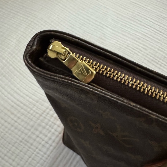 Louis Vuitton Cabbas Mezzo Monogram Tote - Picture 4 of 12